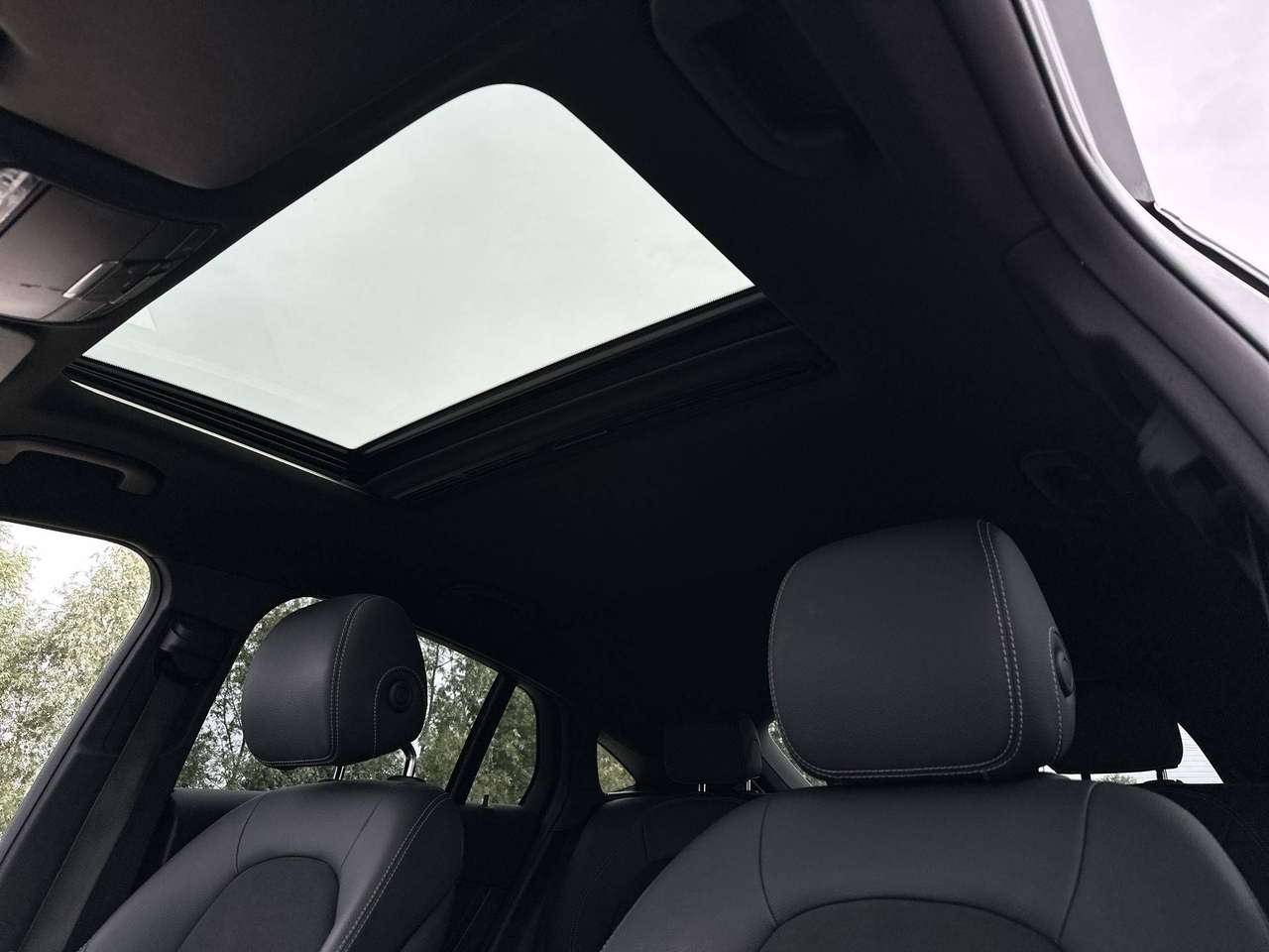 Mercedes-Benz GLC 250 D 4-Matic COUPE  AMG pakket Schuifdak Luchtvering 360° Night Full!!! — foto 19 van 19