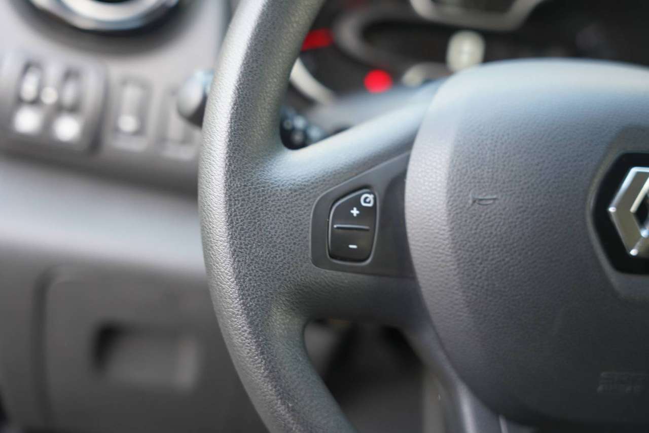 Renault Trafic 2.0 dCi 29 6 plaatsen lichte vracht — foto 17 van 25