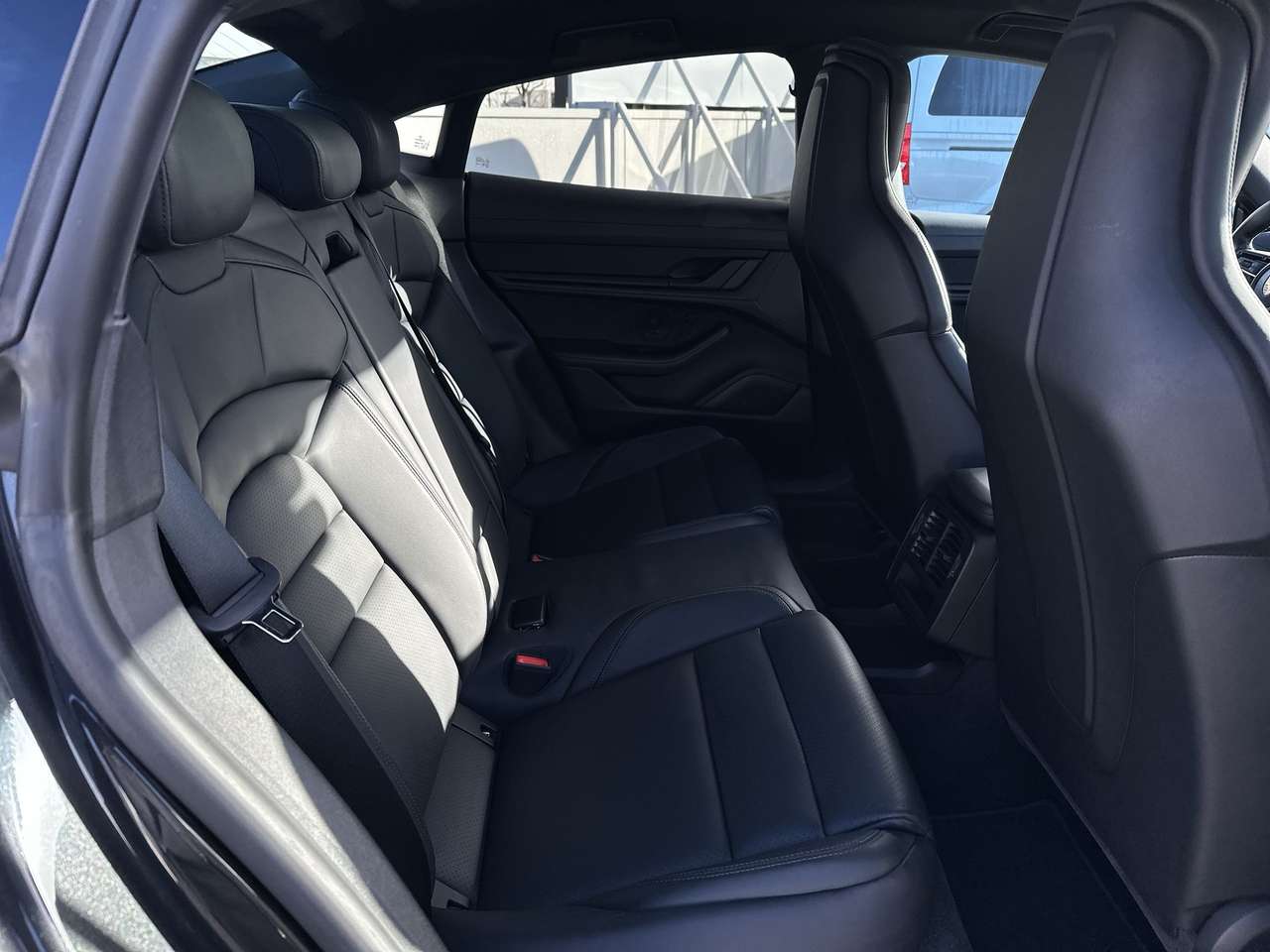 Porsche Taycan 4S Luchtvering Pan. Dak Pass. Display full option! — foto 17 van 19