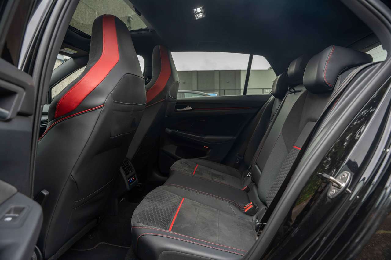 Volkswagen Golf GTI Clubsport PANO/AKRA/IQLIGHTS/19"/ACC/CAMERA/CARPLAY — foto 12 van 25