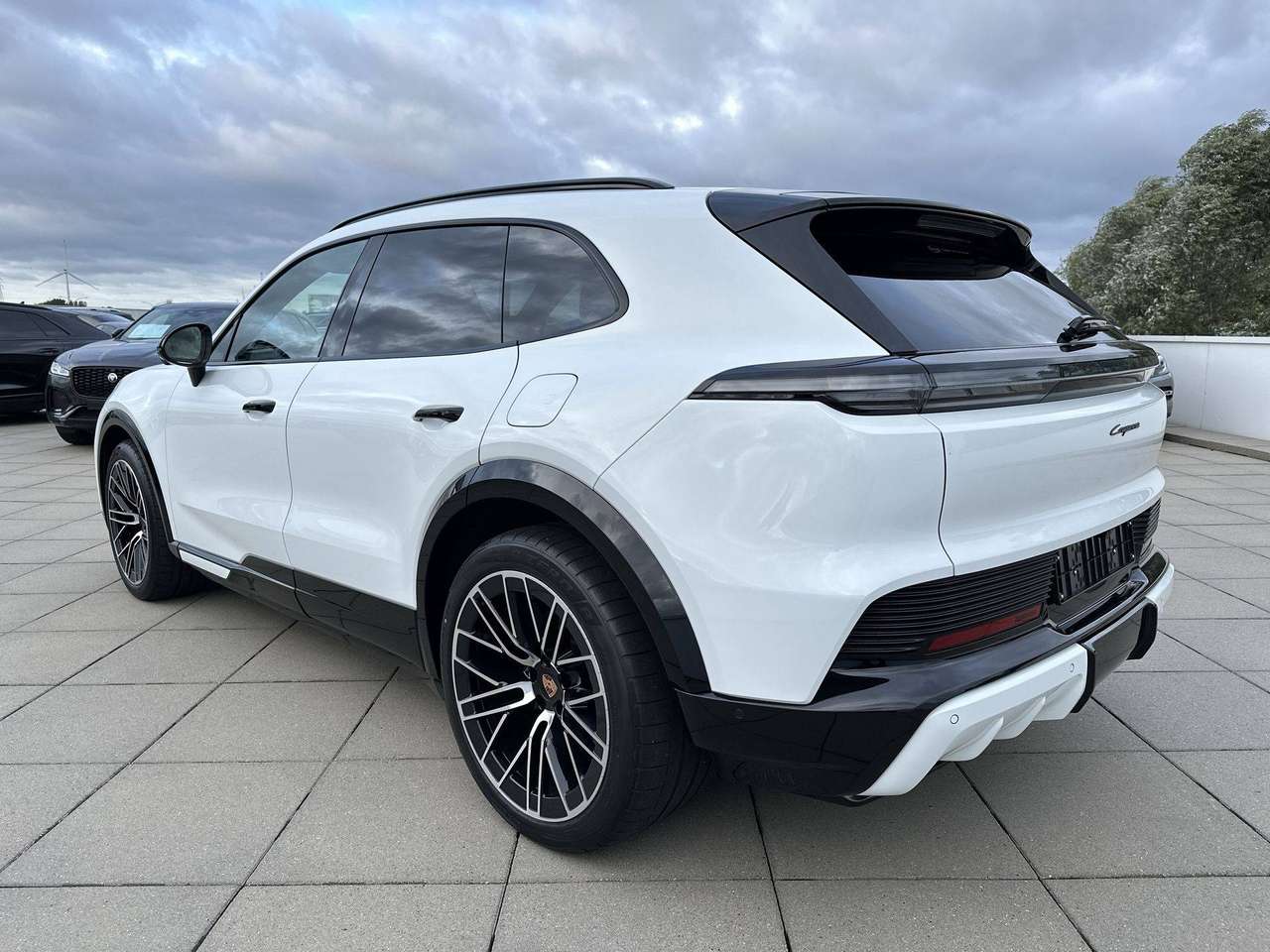 Porsche Cayenne ELECTRIC Trekhaak Pano Dak 22" Sport Design Pack Achterasbesturing — foto 8 van 19