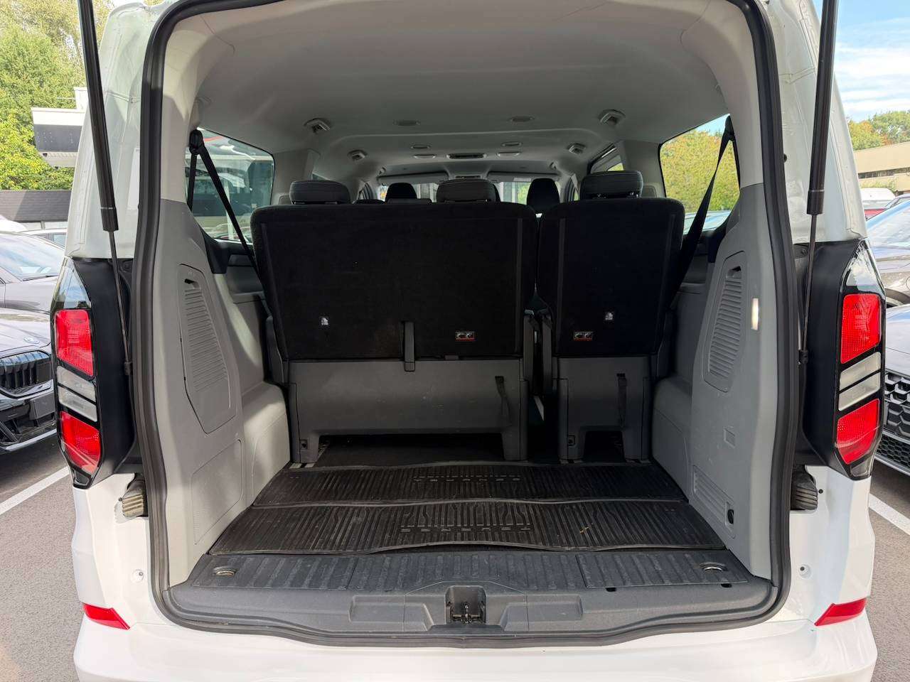 Ford Tourneo Custom TITANIUM 9PL CARPLAY CAMERA — foto 12 van 19