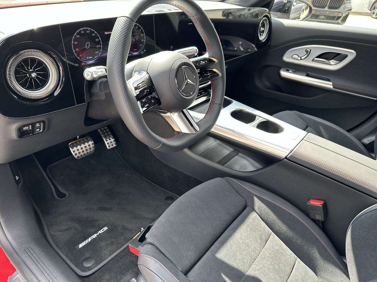 Mercedes-Benz CLA 250 + AMG LINE Electric — foto 13 van 19