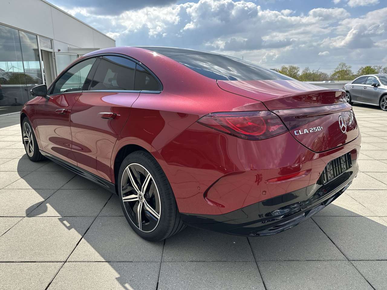 Mercedes-Benz CLA 250 + AMG LINE Electric — foto 8 van 19