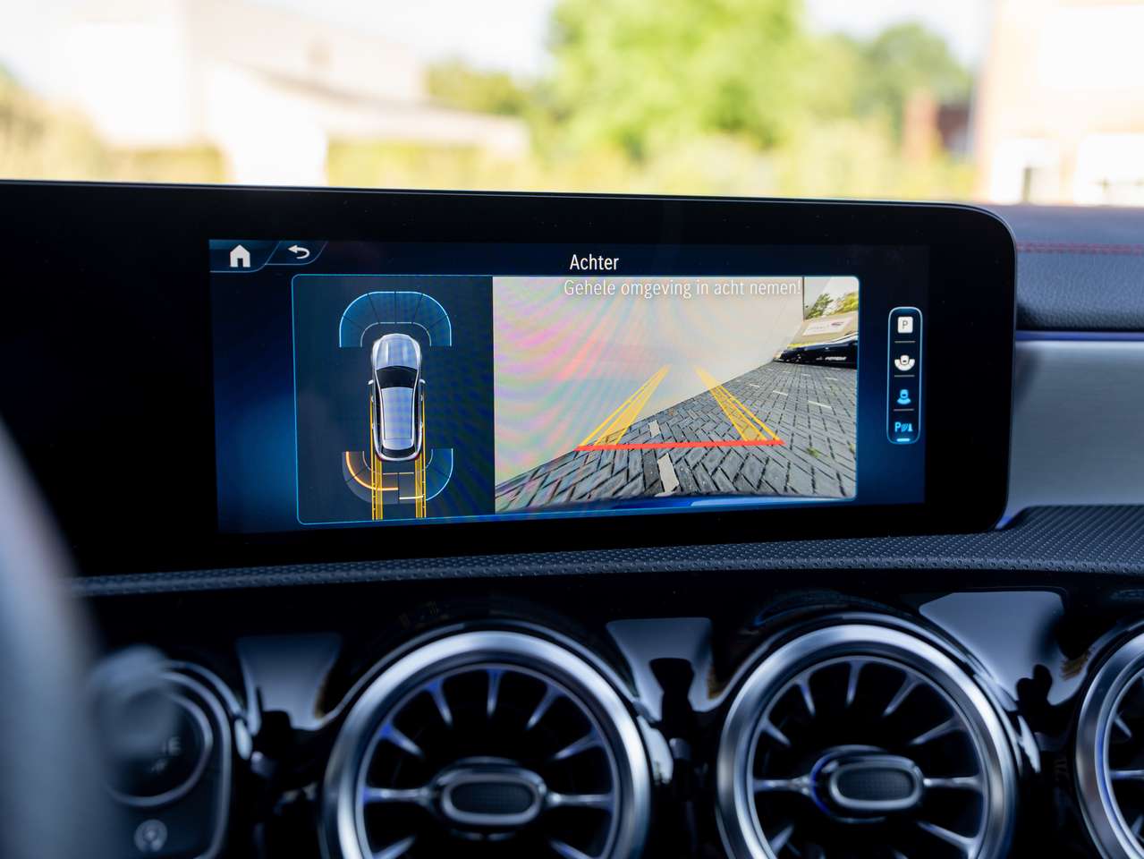 Mercedes-Benz CLA 180 CLA180 AMG-LINE/PANO DAK/CAMERA/ZETELVERWARMING/ADAP CRUISE CONTROL/FACELIFT MODEL/APPLE CARPLAY — foto 16 van 22