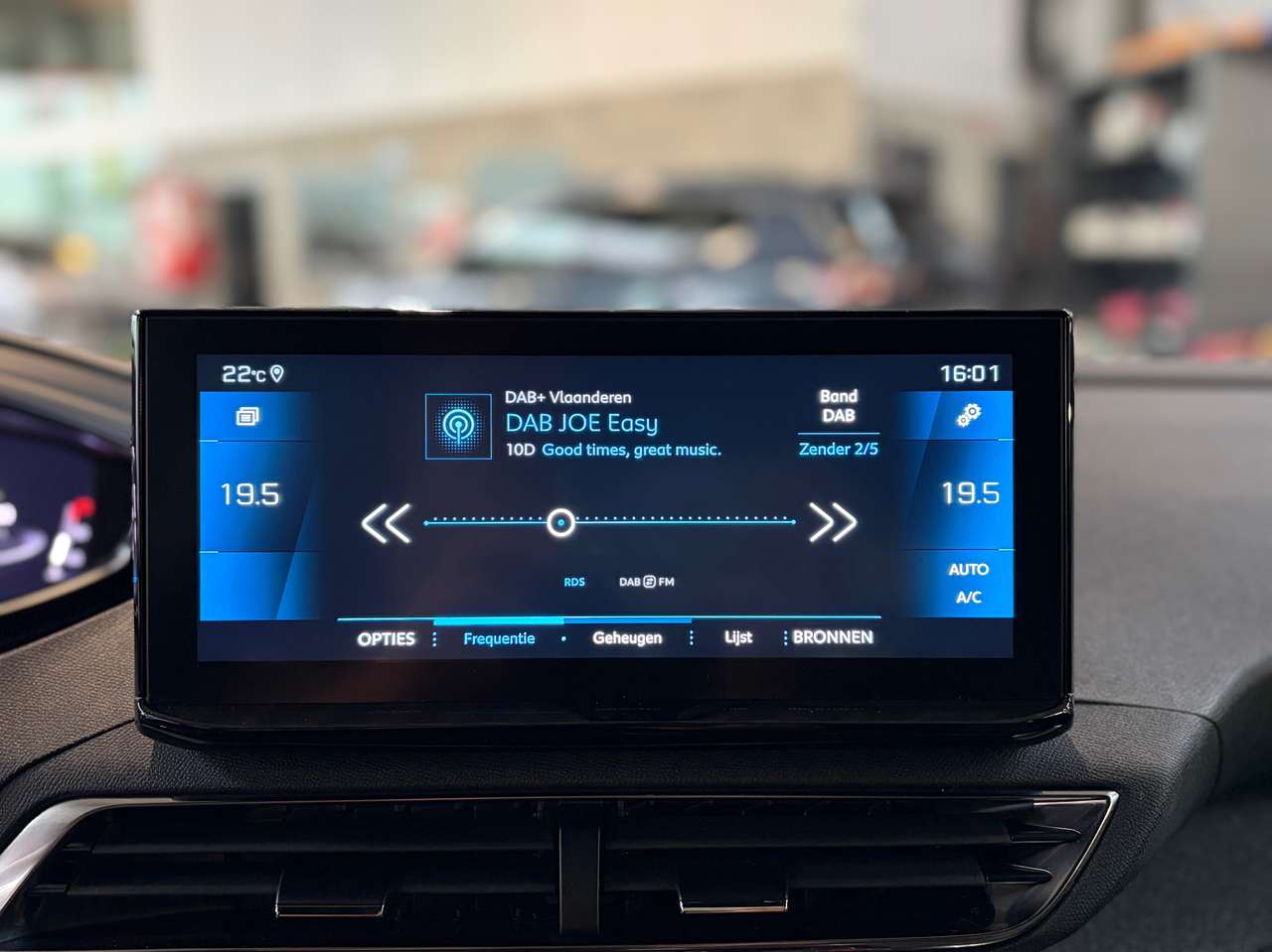 Peugeot 5008 Allure Pack | Apple Carplay | Camera | ... — foto 15 van 22