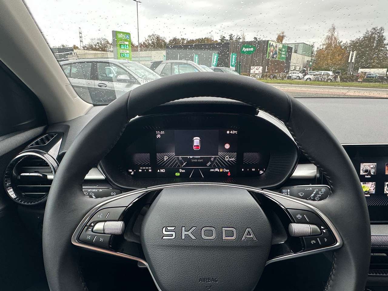 Skoda Fabia 1.0i  DSG  130years Camera GPS Verw zetels NIEUW — foto 7 van 15