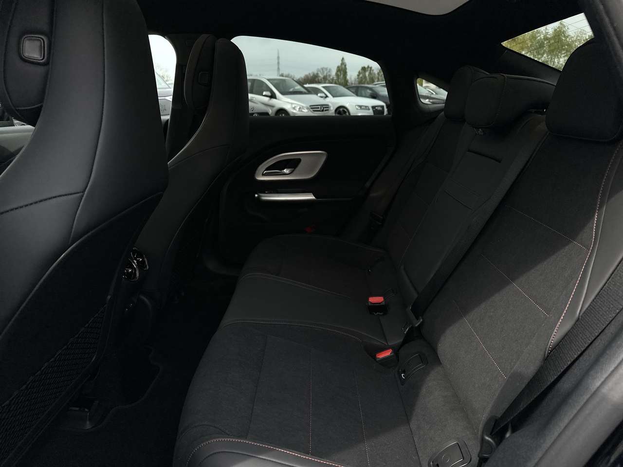 Mercedes-Benz CLA 250 + AMG LINE Electric — foto 14 van 19