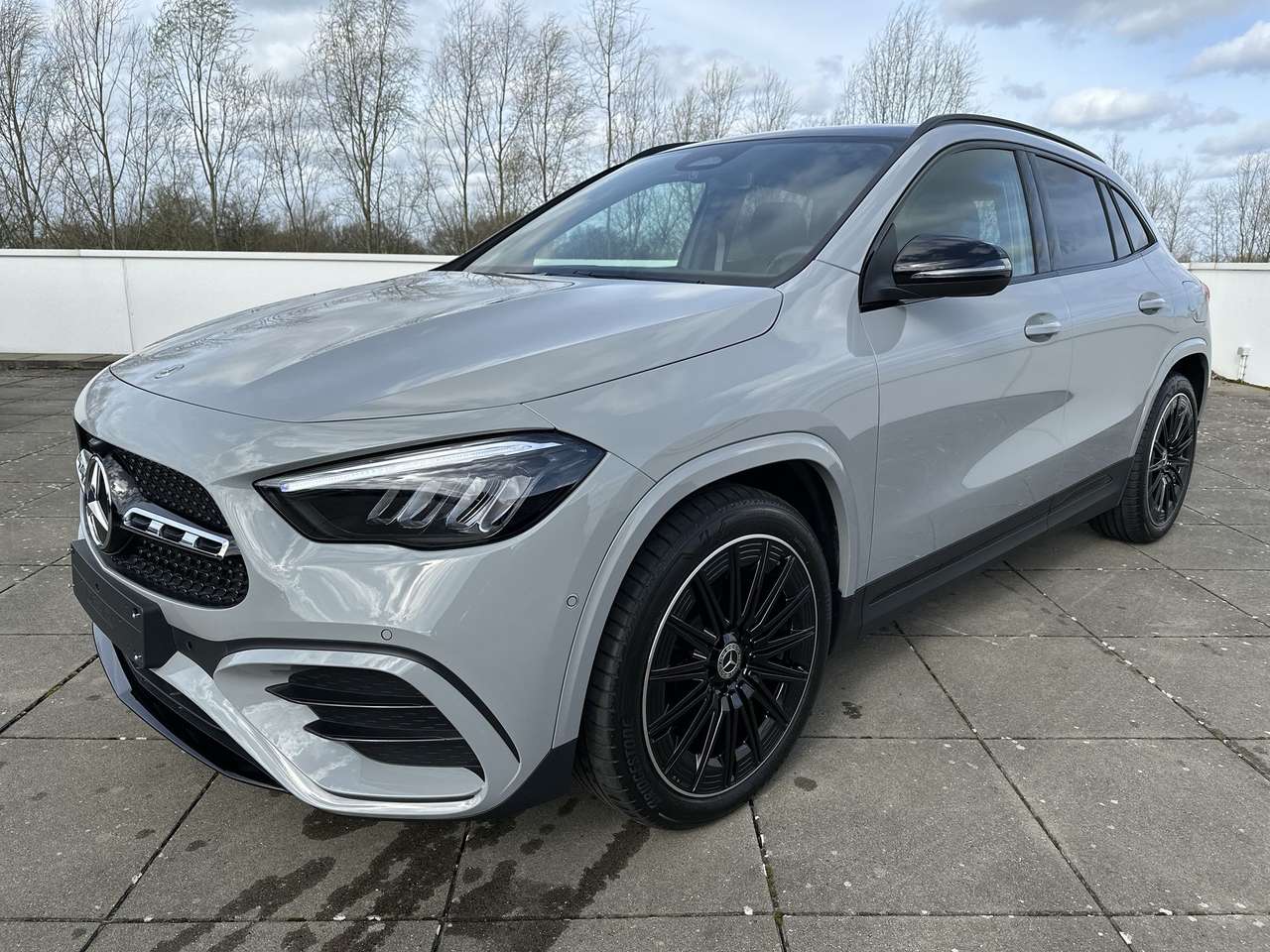 Mercedes-Benz GLA 200 AMG Line Pano dak Nightpakket 20" multi spaaks — foto 2 van 19
