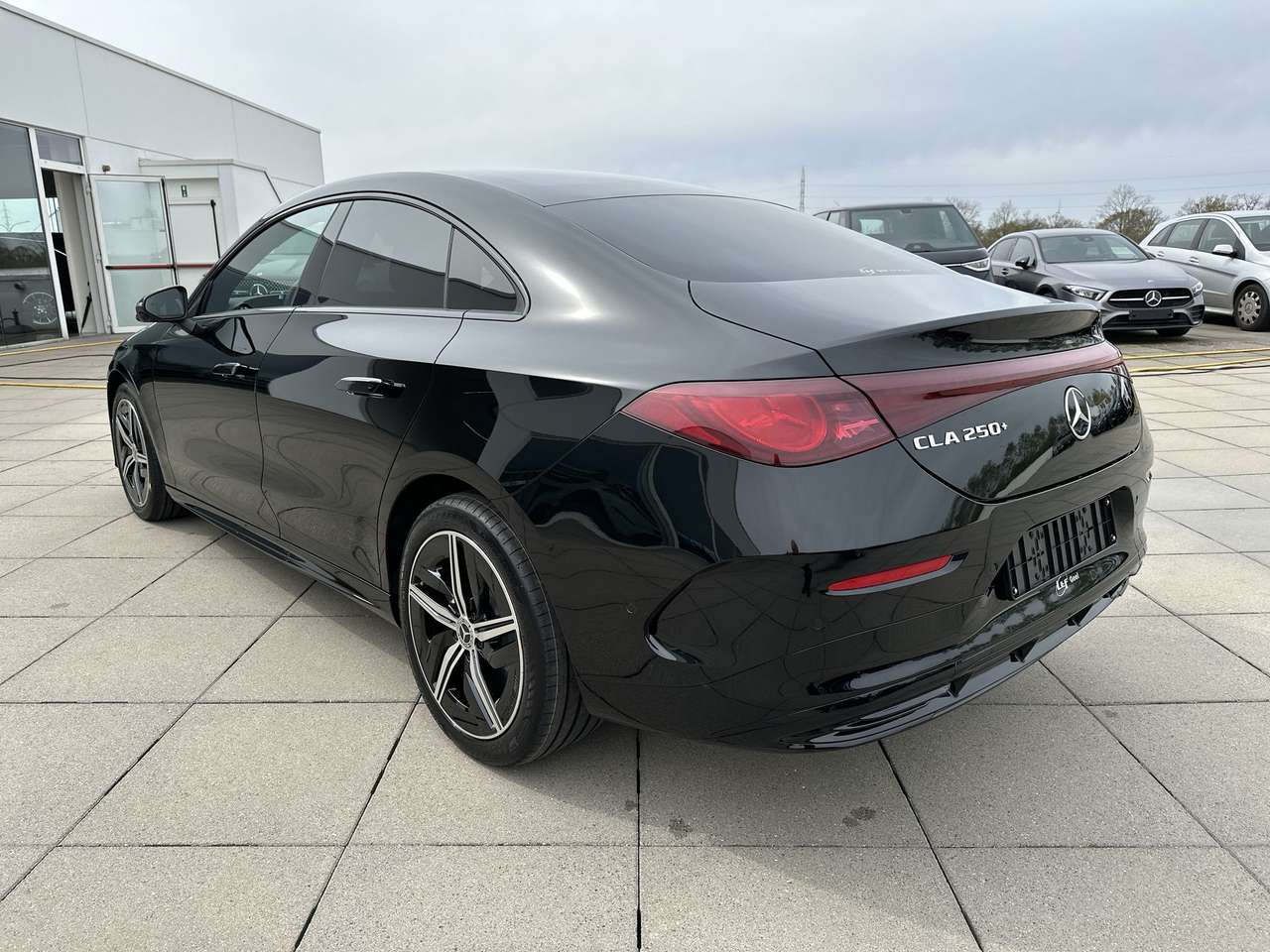 Mercedes-Benz CLA 250 + AMG LINE Electric — foto 8 van 19