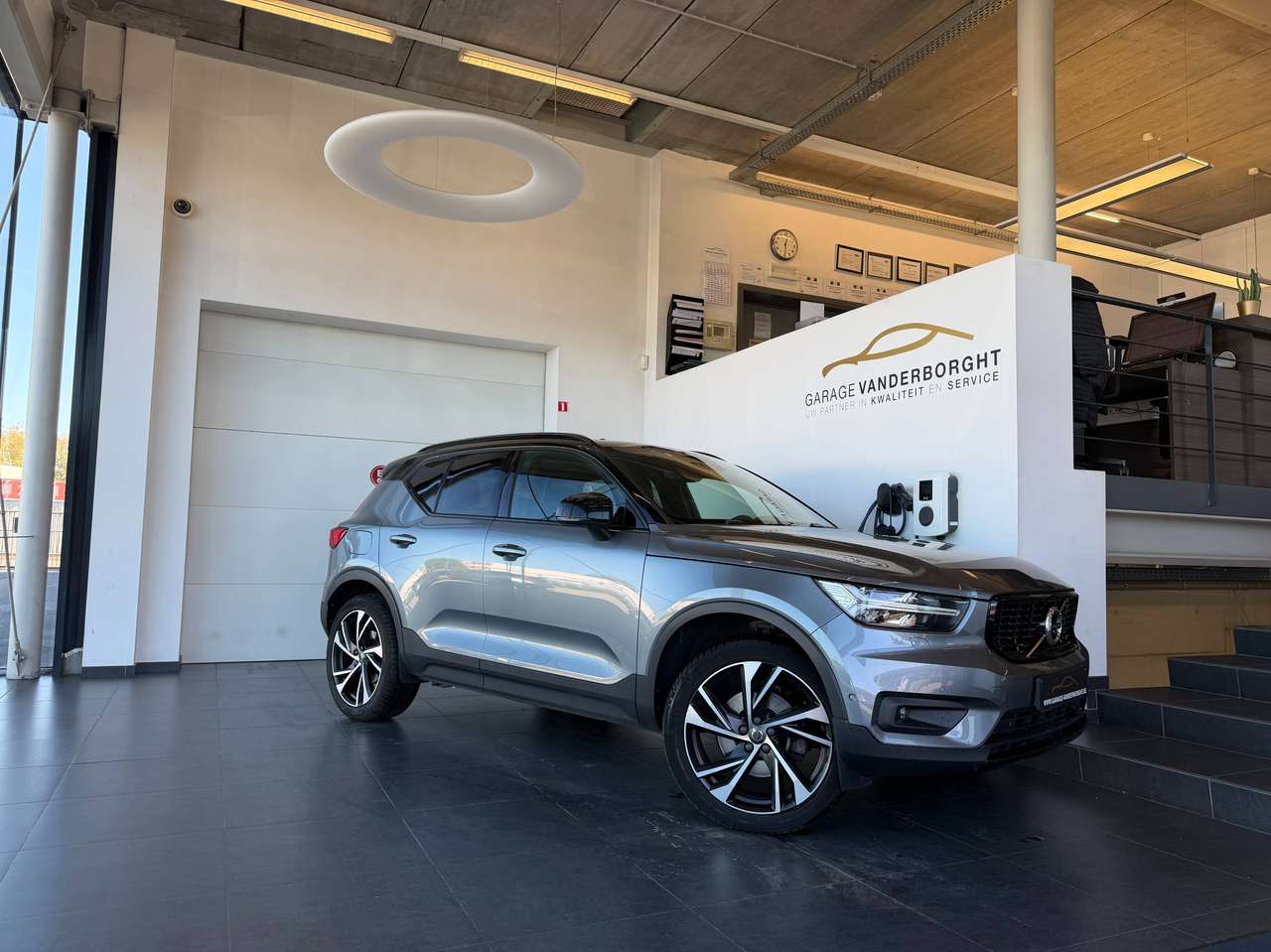 Volvo XC40 R-DESIGN D4 AWD AUTOMAAT LEDER PANO DAK