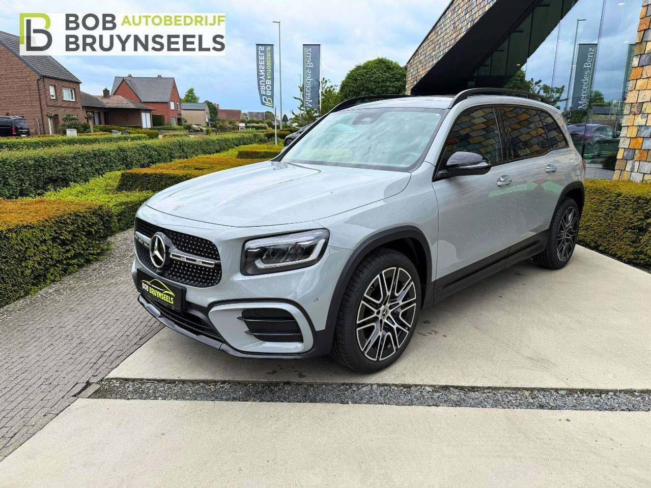 Mercedes-Benz GLB 180 AMG Line | Alpinegrijs | Lifecycle Edition | Nightpakket | Panodak | Camera |Keyless GO