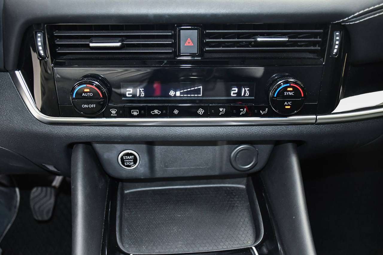 Nissan Qashqai Qashqai 1.3 DIG-T MHEV N-Connecta - NAVIGATIE / SMARTLINK / CAMERA / PANO / BLIS / ACC — foto 15 van 18