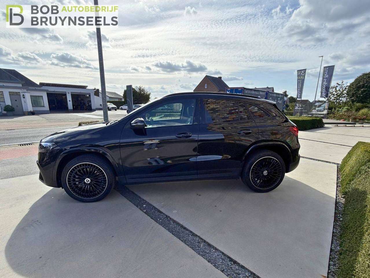 Mercedes-Benz EQA 250 Amg line | Nightpakket | Panoramadak | Winterpakket | Achteruitrijcamera — foto 2 van 17