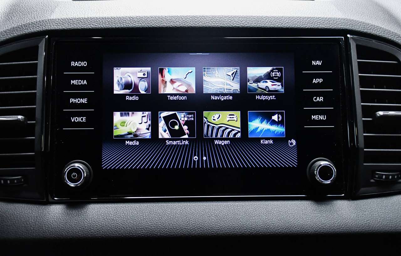 Skoda Karoq Karoq 1.5 TSI ACT Family DSG - NAVIGATIE / CAMERA / SMARTLINK / WINTERPACK / PDC / CC — foto 11 van 21