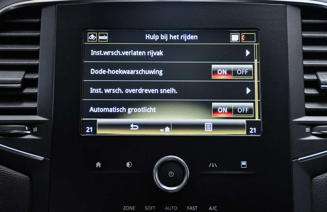 Renault Megane Megane 1.33 TCe GT-Line - NAVIGATIE / TREKHAAK / OPEN DAK / CAMERA / CAMERA / SMARTLINK / PDC / CC — foto 14 van 20
