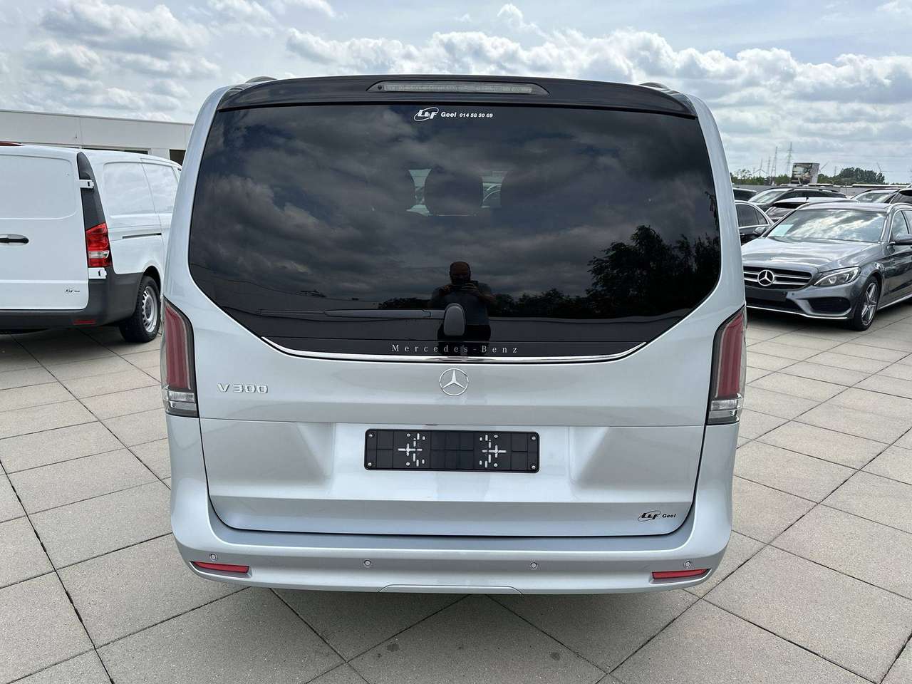 Mercedes-Benz V 300 benzine Style L2  Nieuw model Geheel lederen interieur Navi Burmester — foto 6 van 19