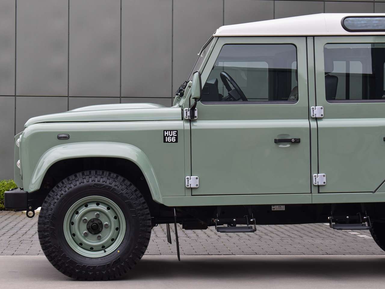 Land Rover Defender 110 2.2 TD4 - "Heritage Edition" — foto 16 van 25