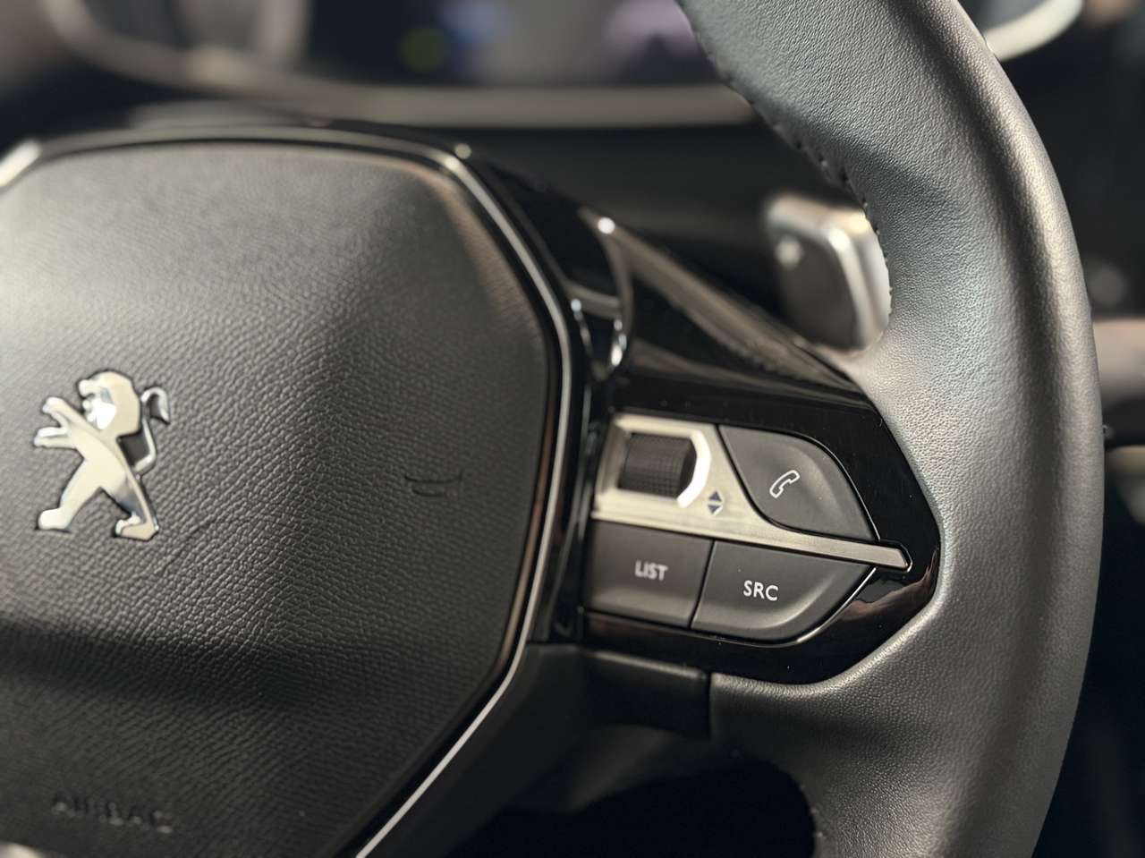 Peugeot 2008 1.2 PureTech Allure — foto 14 van 17