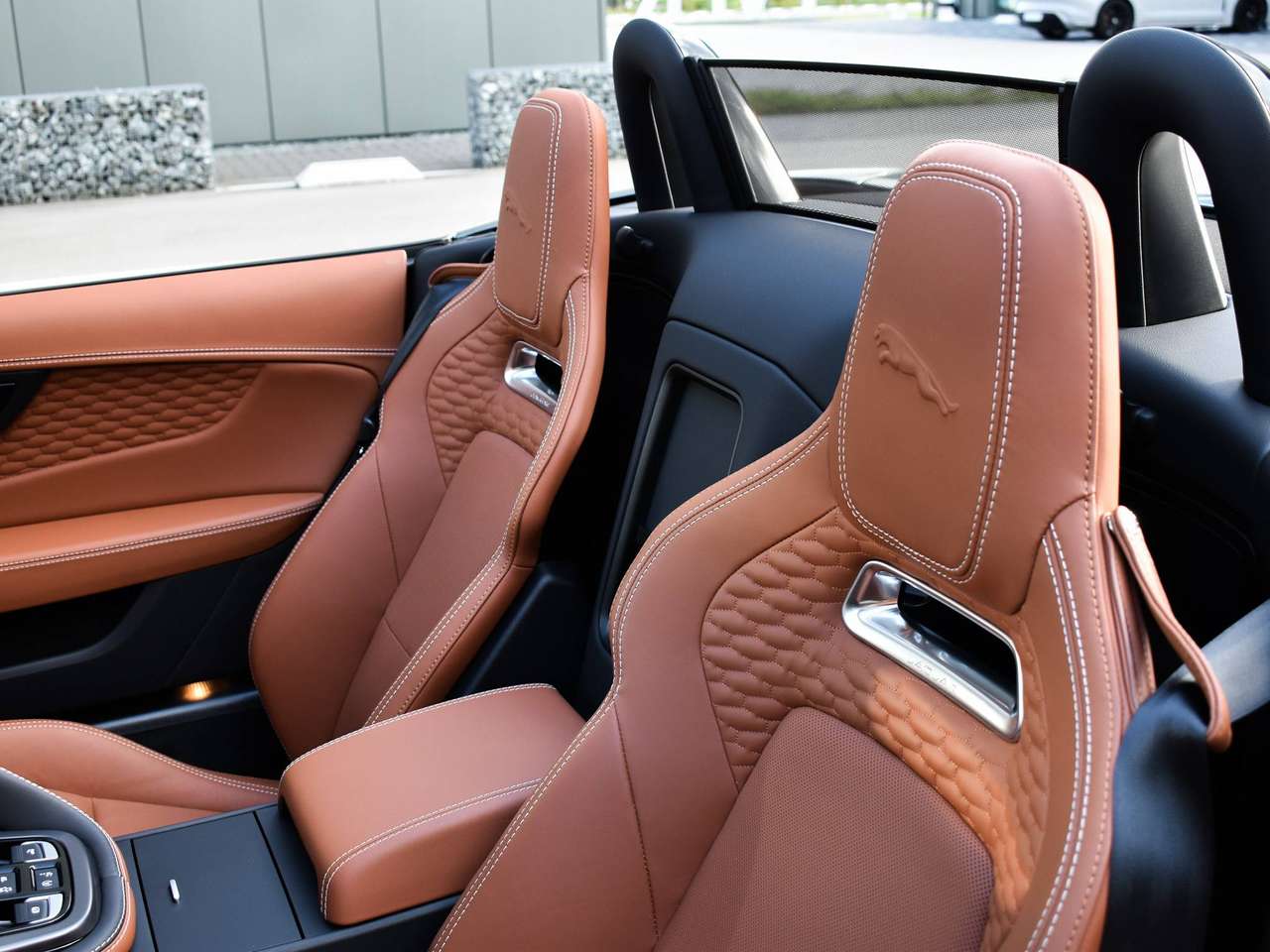 Jaguar F-Type 5.0 V8 R Cabriolet AWD P575 / Giola Green / Black Pack / FULL — foto 22 van 25