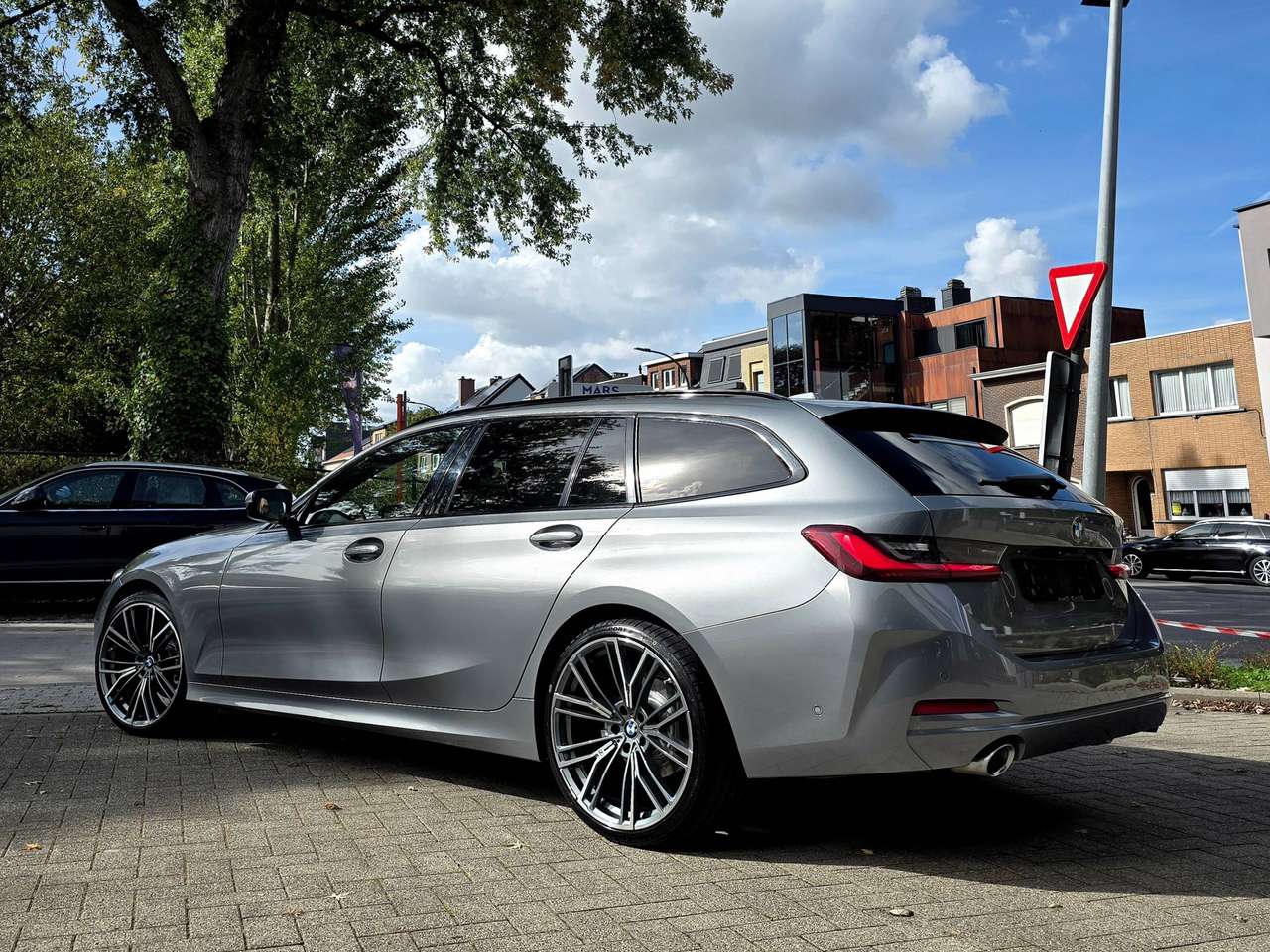 BMW 318 DA Sportline-Cognac Leder-Elec.Seats Memory-Widescreen-PanoramischDak-AdaptLed-Ambiance-ComfortAcces-Camera-Hifi enz.. — foto 4 van 25