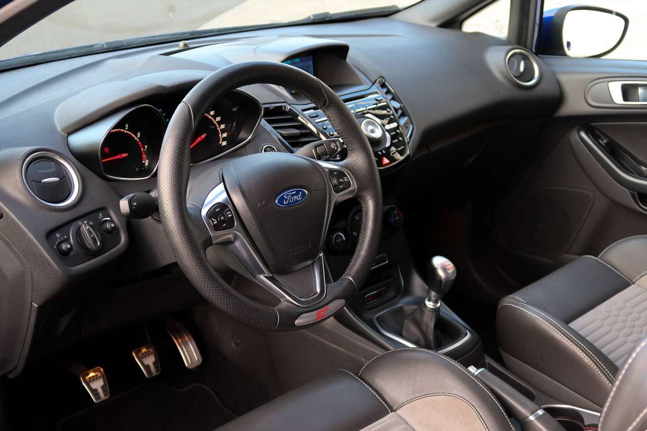 Ford Fiesta Fiesta ST 1.6 EcoBoost 182 pk / Slechts 47k km / Leder Recaro / 1j garantie — foto 15 van 23