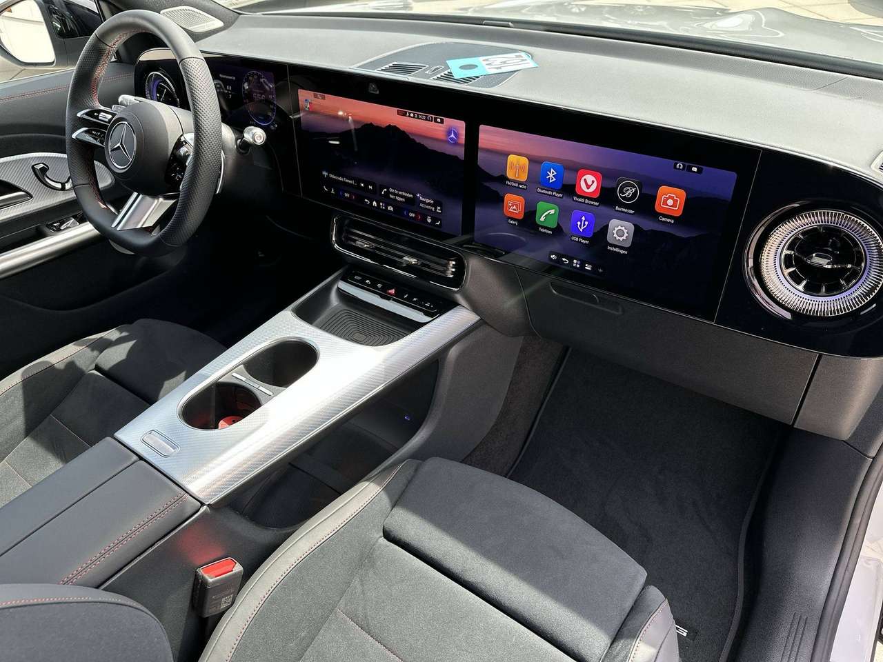 Mercedes-Benz GLB 250 + AMG LINE Electric Pano dak Memory Burmester 19" AMG — foto 15 van 19