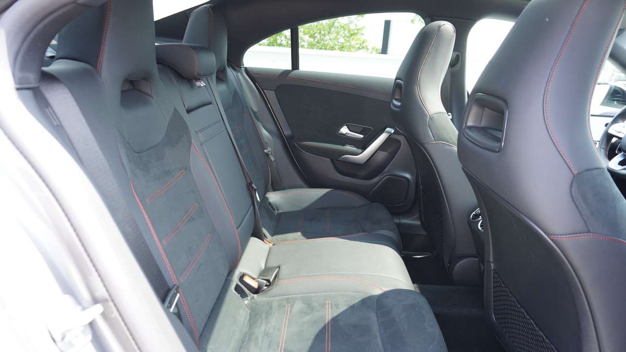 Mercedes-Benz CLA 250 AMG/PANODAK/KEYLESS/NIGHTPAK/CAMERA/KLIMAATREGEL — foto 17 van 18