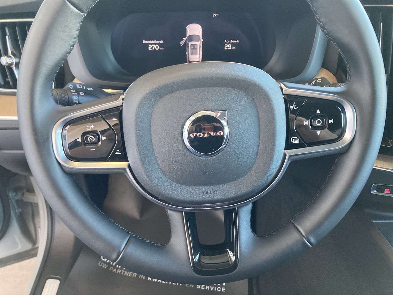 Volvo XC60 PLUS DARK T6 PHEV AWD AUTOMAAT PANO DAK 19000KM!!! — foto 17 van 22