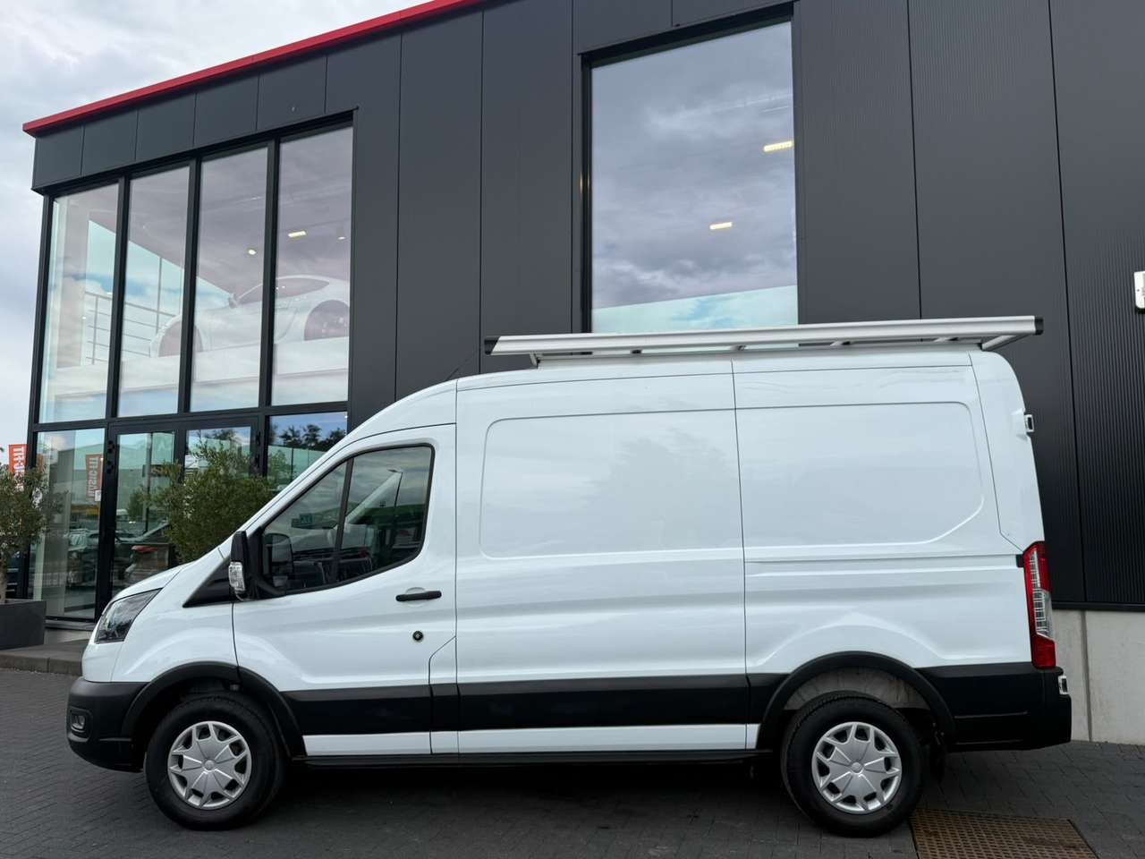 Ford Transit 2.0 TDCi L2H2  70000km — foto 3 van 14