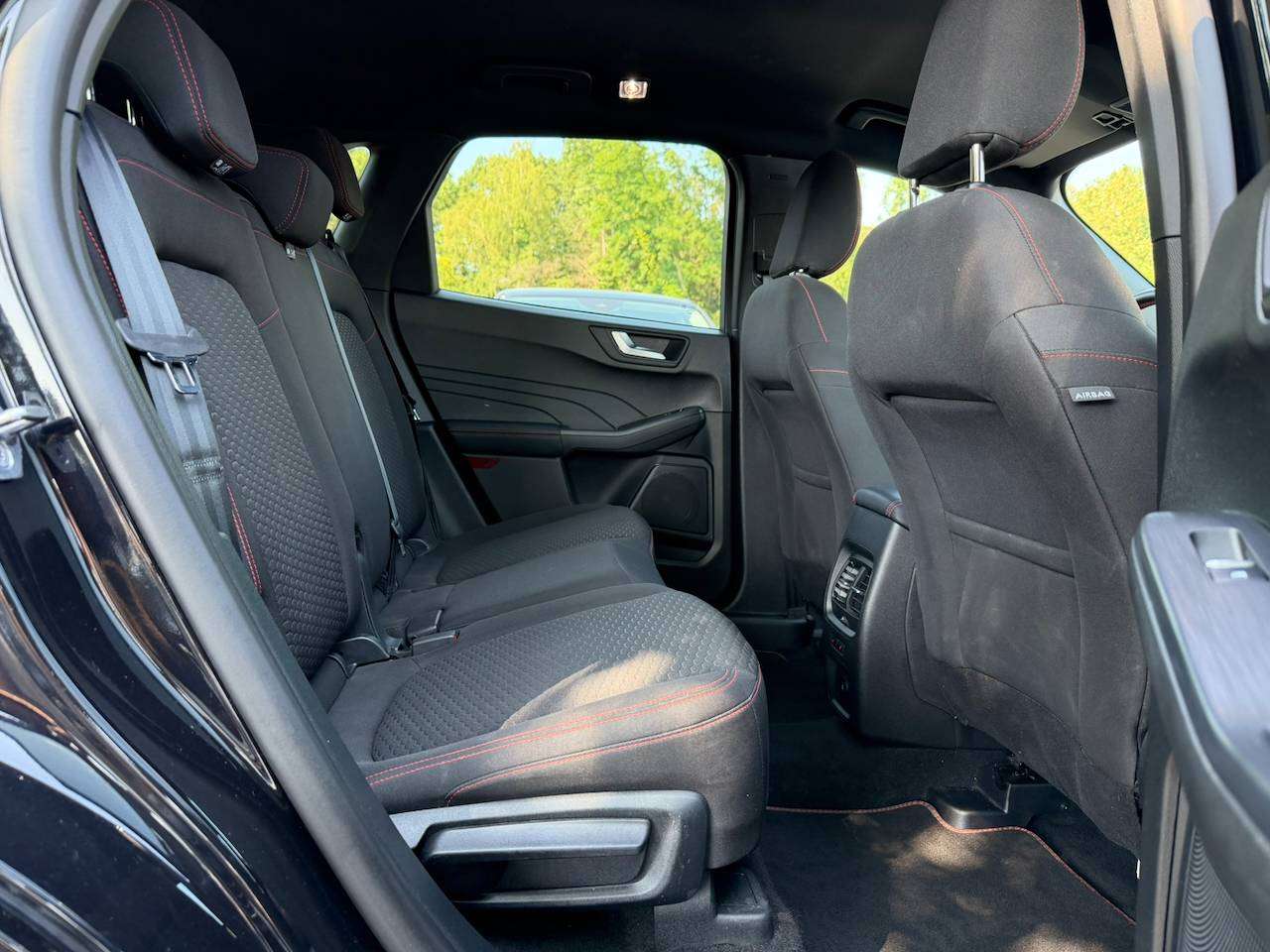 Ford Kuga FHEV ST-LINE LED CAMERA CARPLAY ZETEL- EN STUURVERWARMING — foto 7 van 18