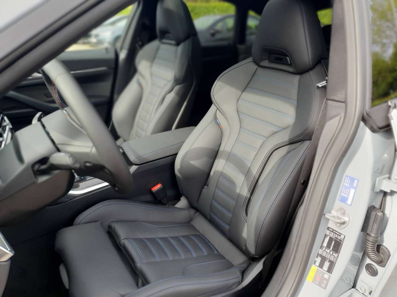 BMW i4 M50 xDrive 544pk 83kWh M-Sport - individual - Laser lights - Pano - trekhaak - SOH 99,2% — foto 7 van 24