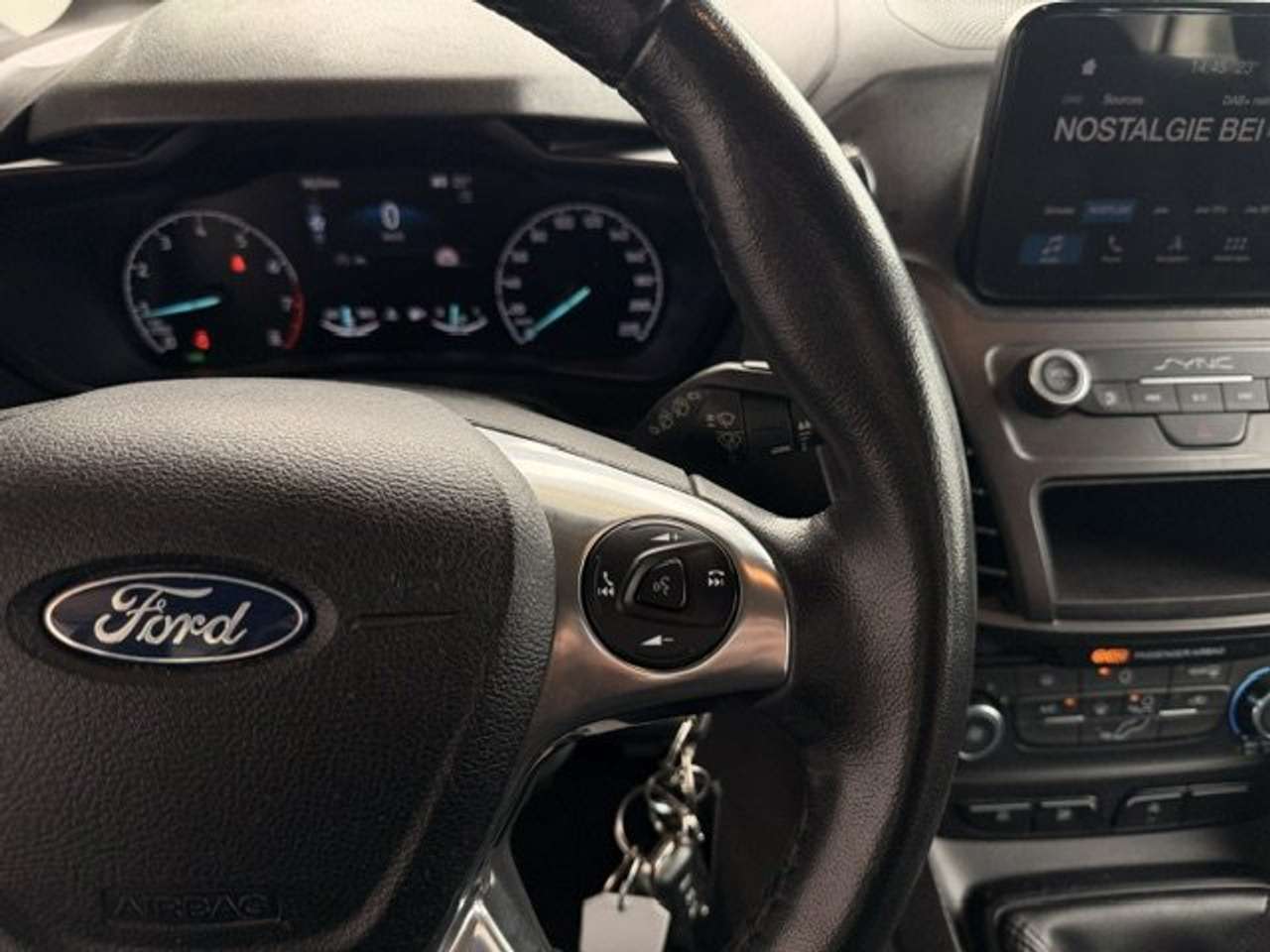 Ford Tourneo Connect TITANIUM BENZINE NAVIGATIE — foto 22 van 24