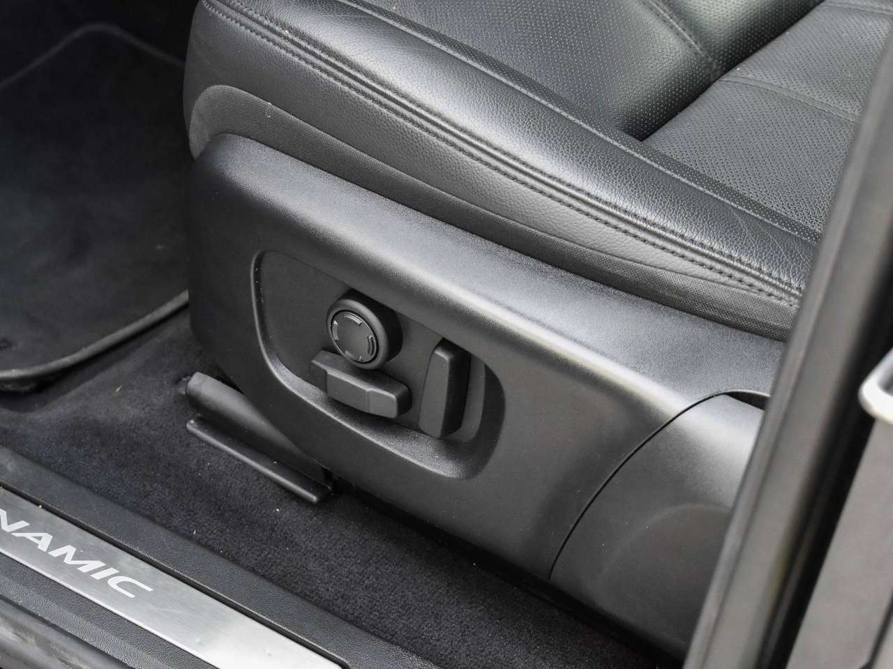 Land Rover Range Rover Evoque P300e R-DYNAMIC S - PHEV - AWD — foto 19 van 25
