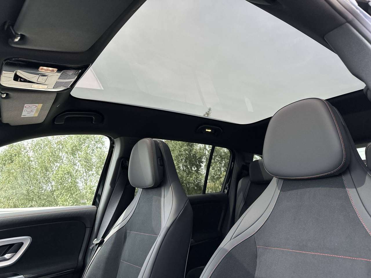 Mercedes-Benz GLB 250 + Electric  AMG Pano dak Burmester Multibeam Memory Distronic — foto 12 van 19