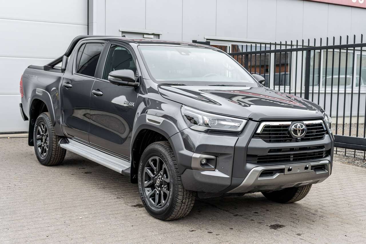 Toyota Hilux 2.8 D4D MHEV Invincible - Trekhaak / Roll cover - 50.300 excl