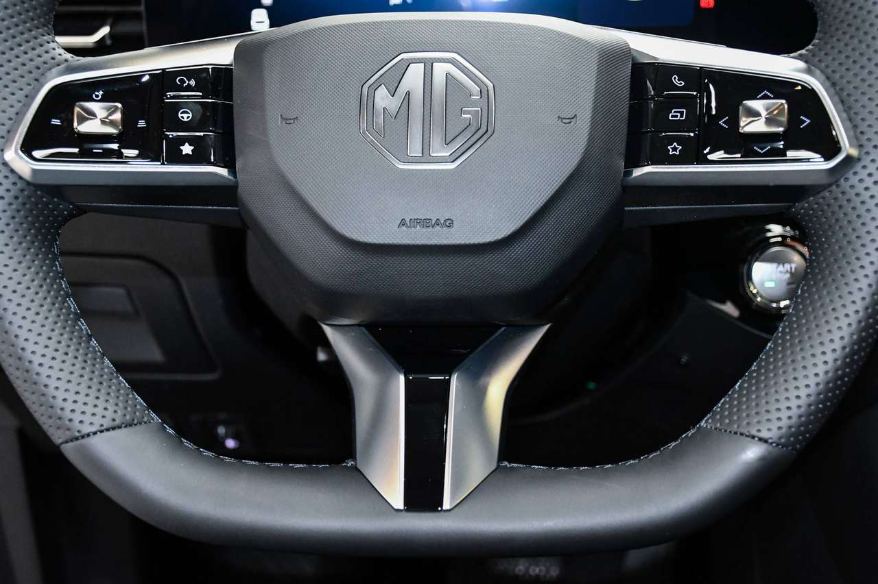 MG HS HS Hybrid  1.5 Turbo Luxury - NAVIGATIE / 360 CAMERA / SMARTLINK / ACC / BLIS — foto 21 van 23