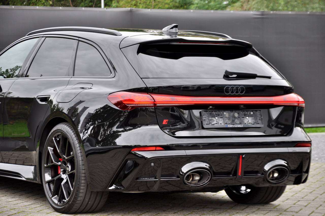 Audi RS5 AVANT BESCHIKBAAR TECH PRO SPORTPACK KERAMISCHE REMMEN PANORAMA GEKOELDE ZETELS MASSAGE B&O 360° CAM — foto 4 van 25