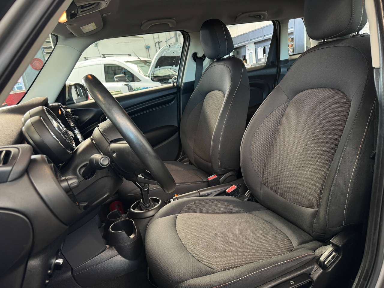 MINI One 1.5 Automaat met John Cooper velgen — foto 6 van 18