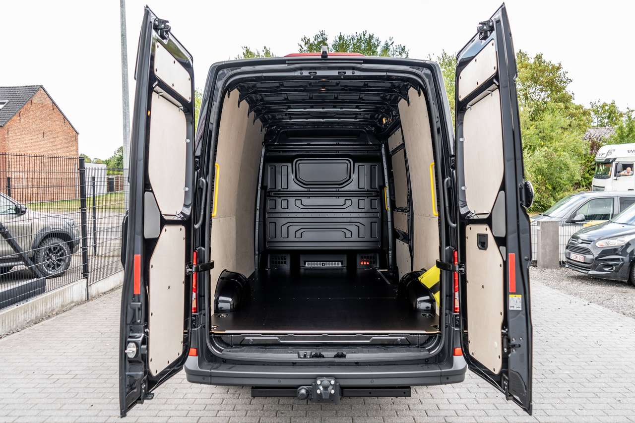 Volkswagen Crafter 35 L3H3 2.0TDI RWD - Automaat- Trekhaak 3500kg / Navigatie/ Camera/ LED - 5j Warranty - 45.300ex — foto 5 van 20