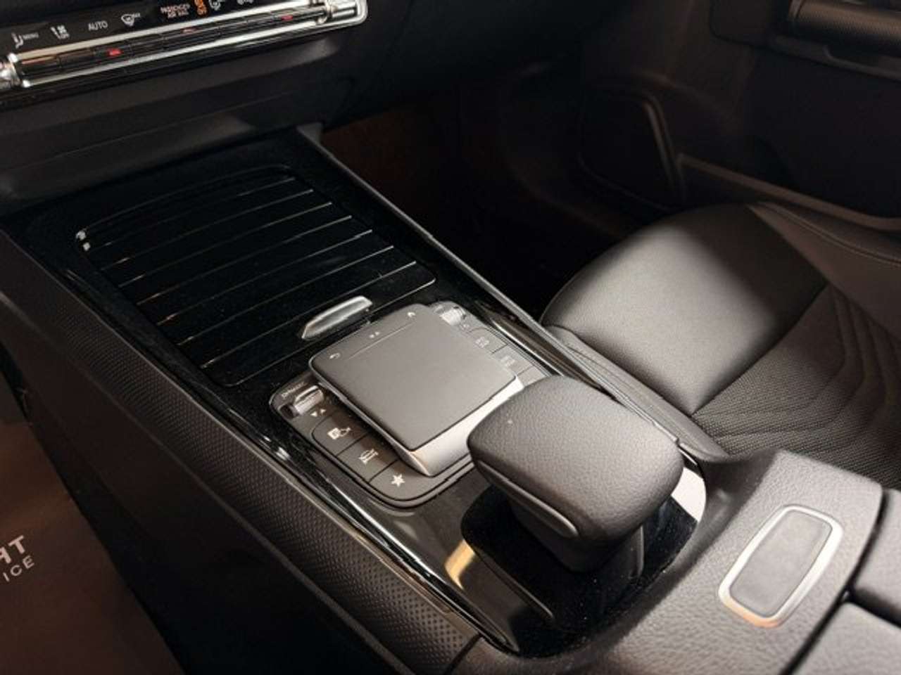 Mercedes-Benz GLA 250 250e PLUG-IN HYBRID AUTOMAAT PANO OPEN DAK — foto 16 van 22