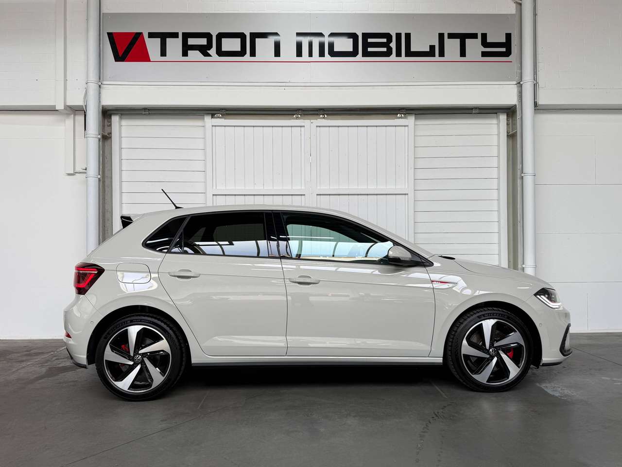 Volkswagen Polo GTI 2.0 TSI DSG LED*NAVI*DAB*CARPLAY*PDC*ACC*LIKENEW — foto 3 van 25