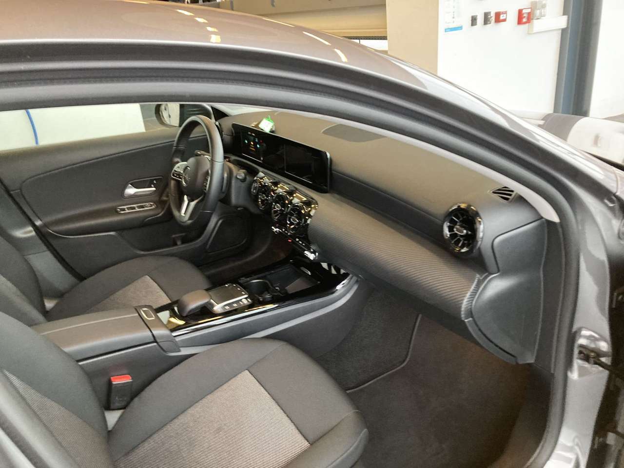 Mercedes-Benz A 180 BENZINE AUTOMAAT  +TAL VAN OPTIES — foto 8 van 20