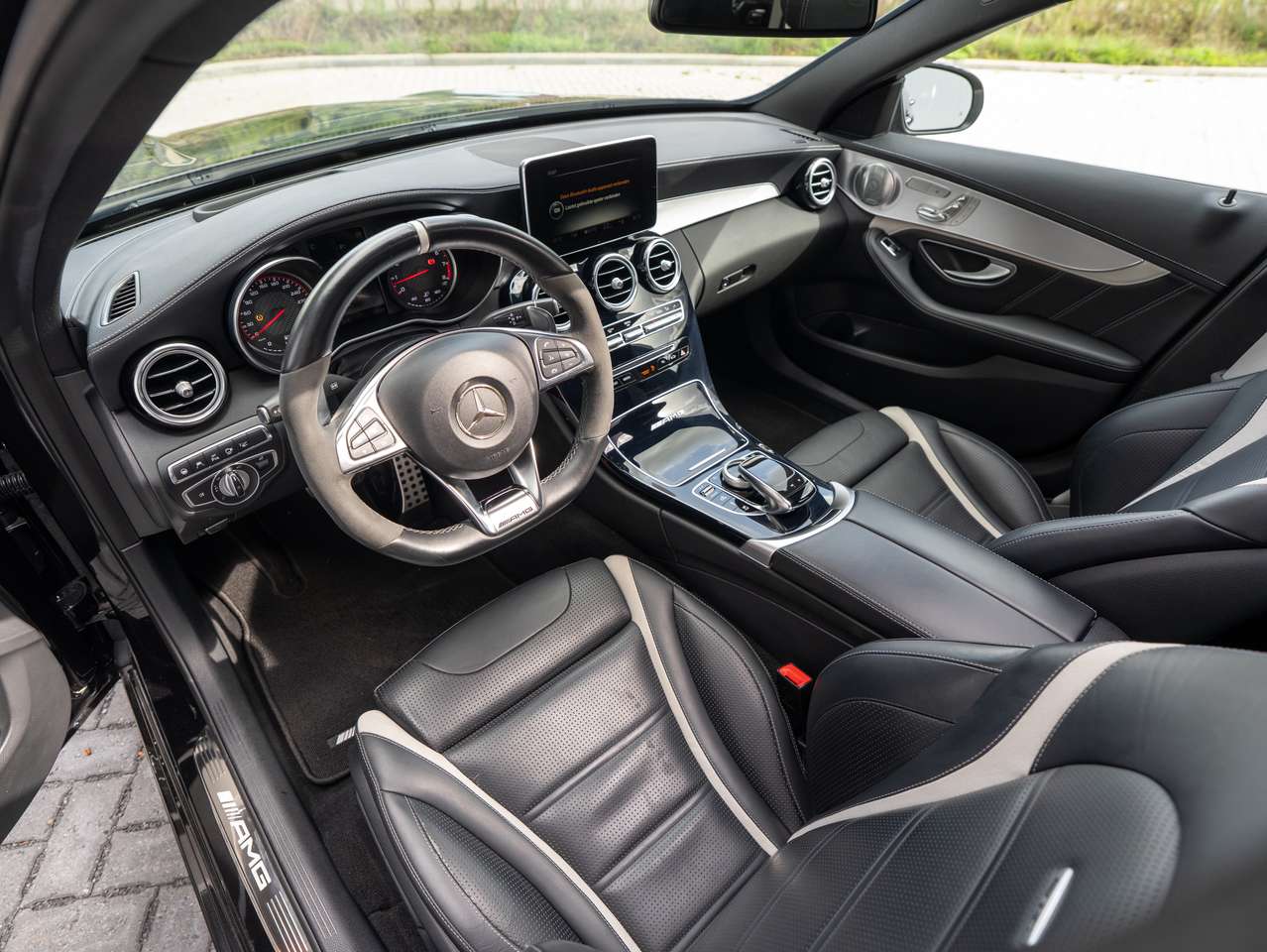 Mercedes-Benz C 63 AMG C 63 AMG S -LICHTE VRACHT/PANO/BURMESTER/HEAD-UP/KEYLESS/360 CAMERA — foto 17 van 25