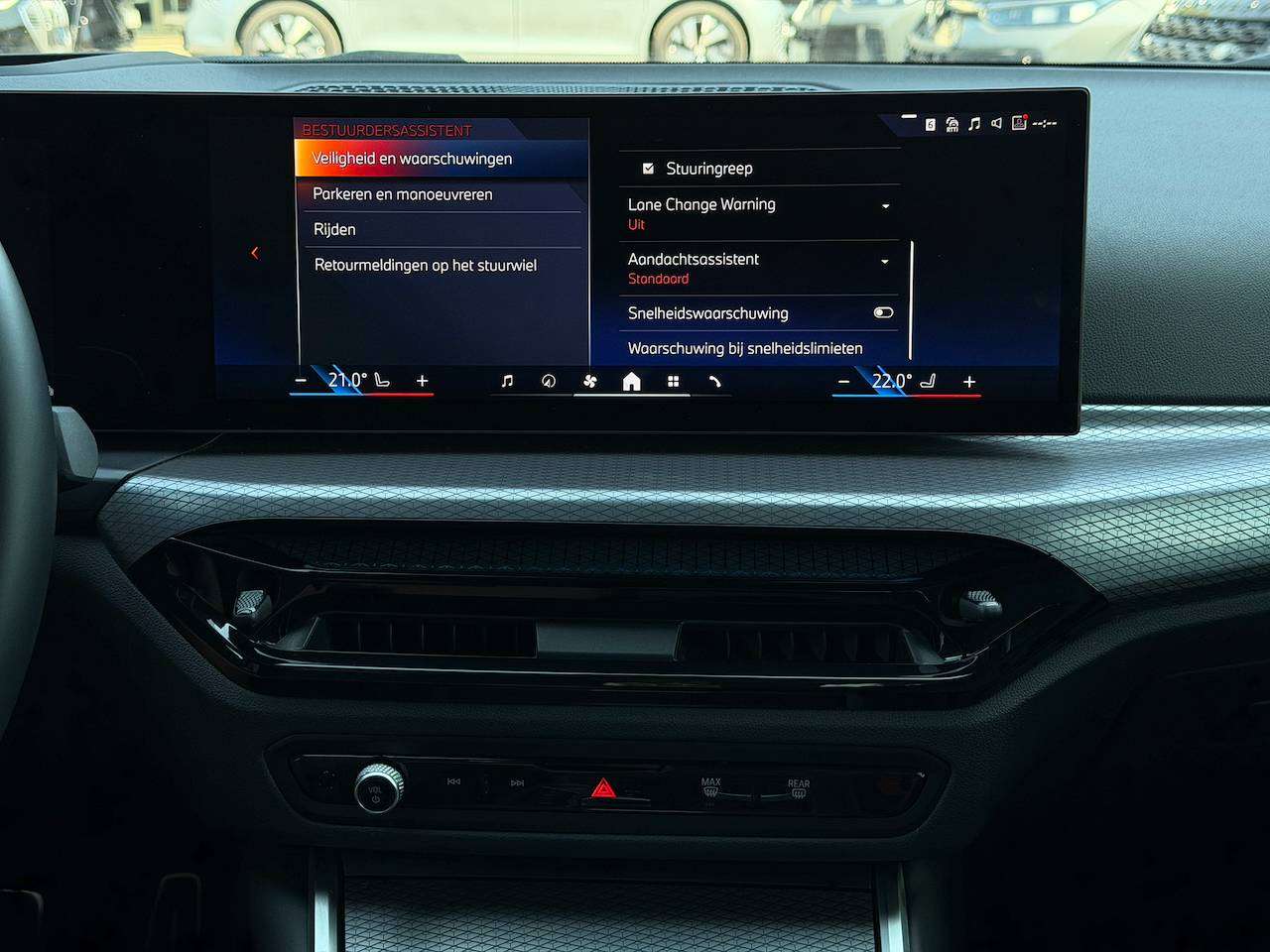 BMW 330 PHEV M-SPORT HEAD-UP LASER MEMORY SEATS CARPLAY ACC — foto 18 van 25
