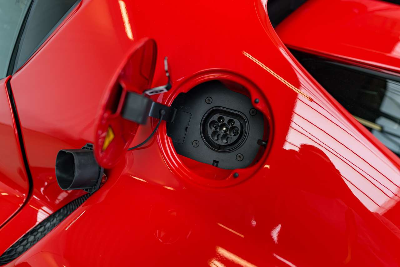 Ferrari 296 GTB FULL PPF|FREE FERRARI SERVICE UNTIL 2029|FRONT LIFT|CARBON STEERING WHEEL|CARBON DETAILS|CAMERA|ELECTRIC-SEATS|LA| — foto 6 van 25