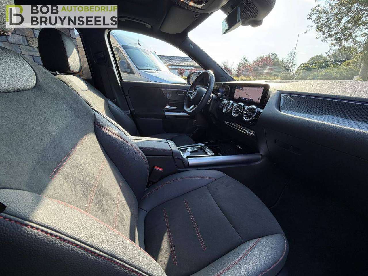 Mercedes-Benz GLA 180 Amg line | Nightpakket | 360° camera | Panodak | Distronic — foto 9 van 25