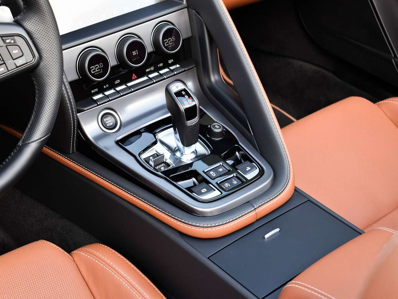 Jaguar F-Type 5.0 V8 R Cabriolet AWD P575 / Giola Green / Black Pack / FULL — foto 11 van 25