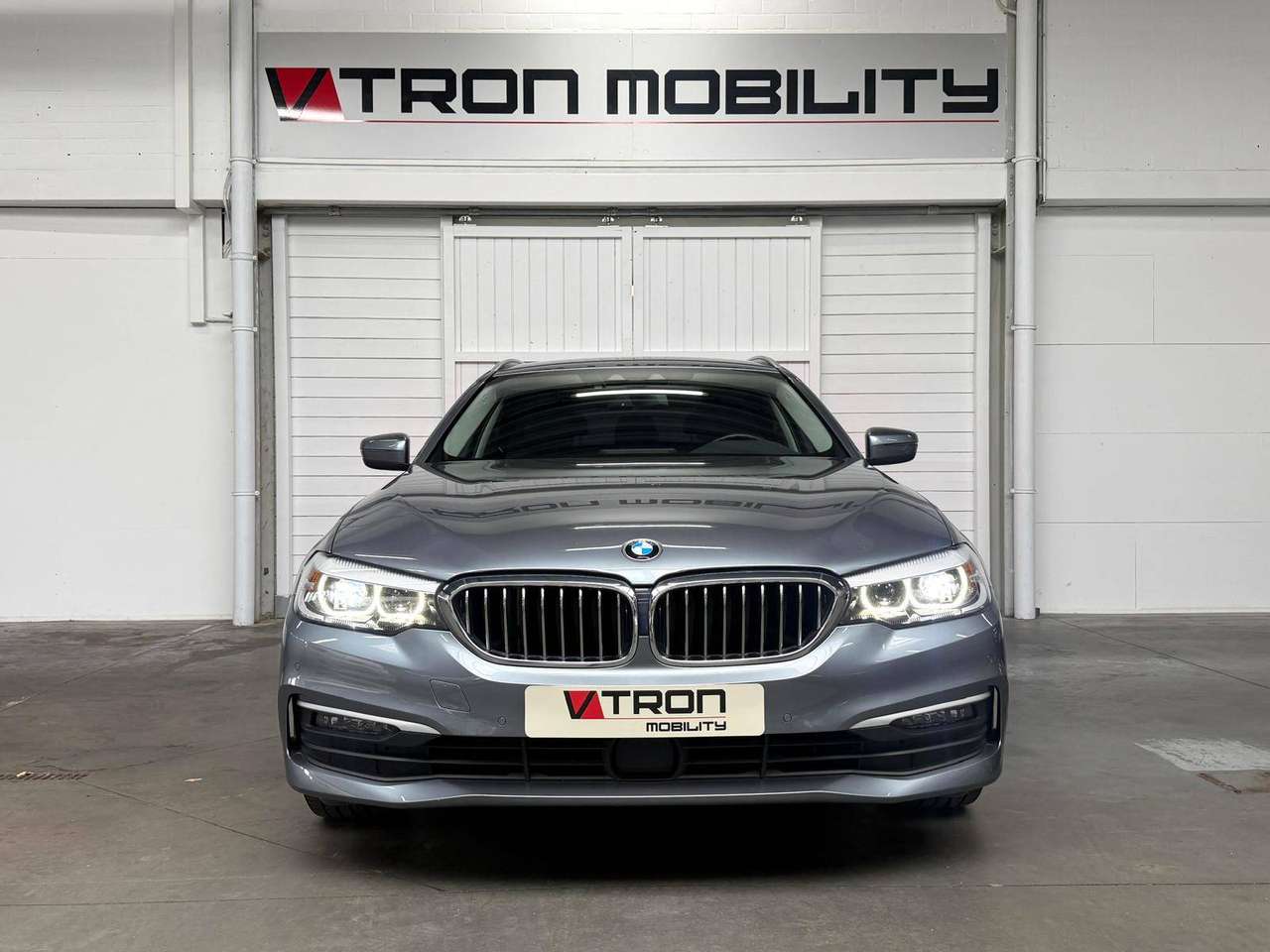 BMW 518 dA Touring NAVI*PDC*LED*CAMERA*CARPLAY*TREKHAAK*LEDER* — foto 2 van 25