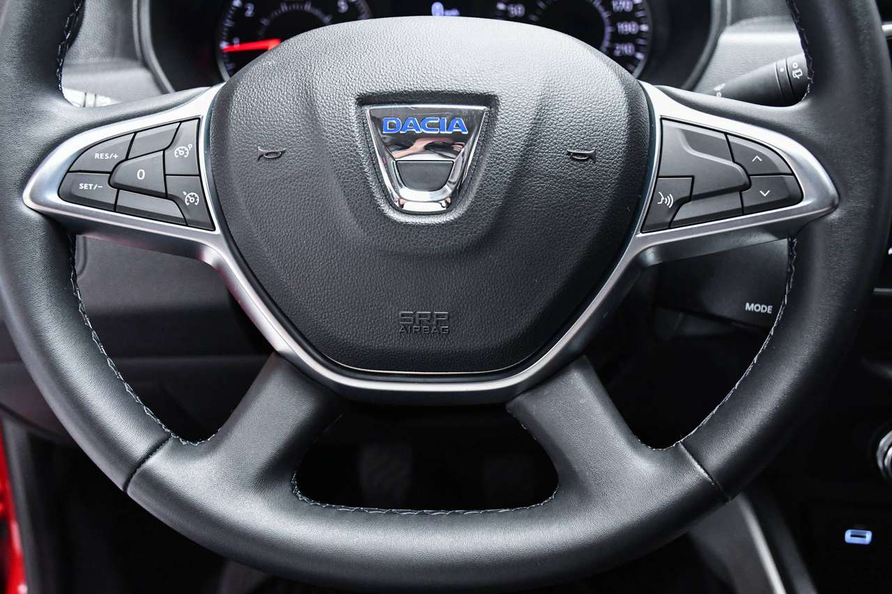 Dacia Duster Duster 1.3 TCe Comfort - NAVIGATIE / CAMERA / SMARTLINK / PDC / BLIS / CC — foto 16 van 18